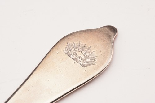 Lot 418 - A William III dog nose, rat tail spoon. Plain...