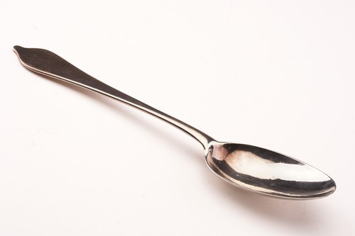 Lot 418 - A William III dog nose, rat tail spoon. Plain...