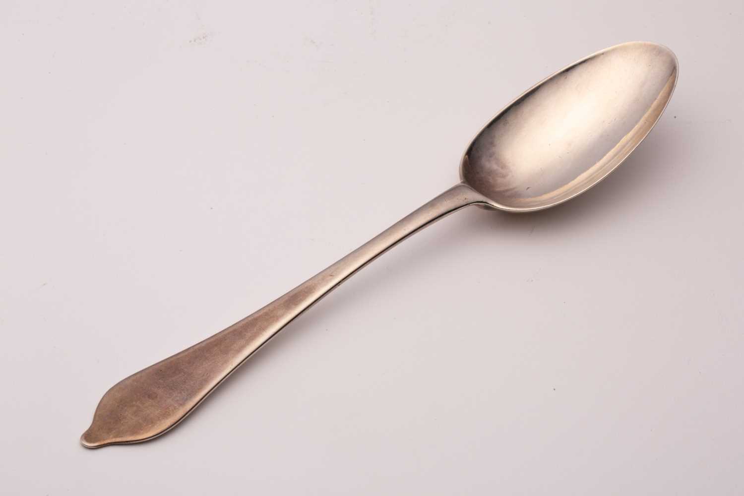 Lot 418 - A William III dog nose, rat tail spoon. Plain...