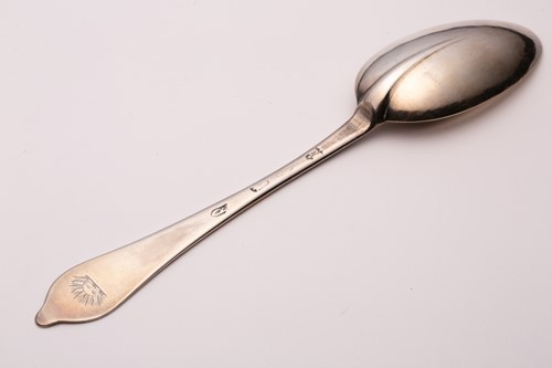 Lot 418 - A William III dog nose, rat tail spoon. Plain...