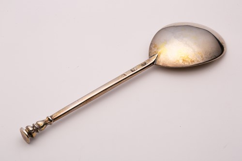 Lot 364 - A Charles I silver gilt seal top spoon; with...
