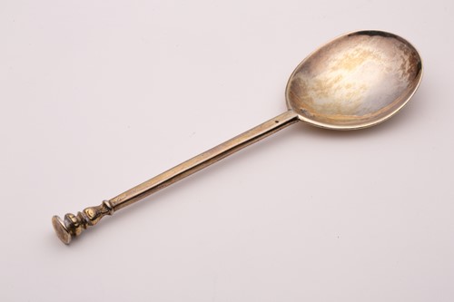 Lot 364 - A Charles I silver gilt seal top spoon; with...