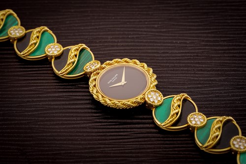 Lot 330 - A stunning Patek Phillippe lady's dress watch...
