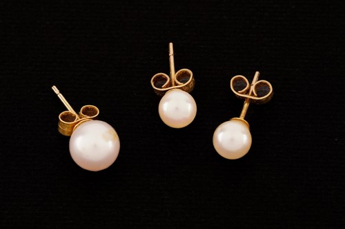Lot 158 - A three-strand pearl choker and three pearl...