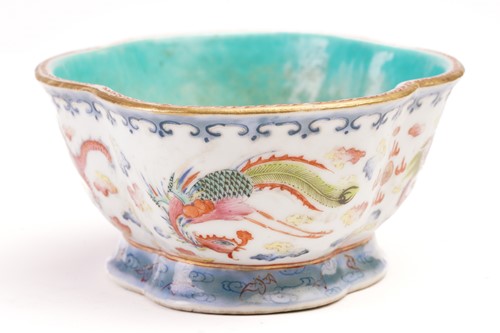 Lot 142 - A Chinese famille rose porcelain bowl, Qing,...