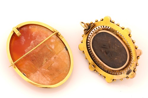 Lot 178 - A shell cameo brooch and an Etruscan revival...