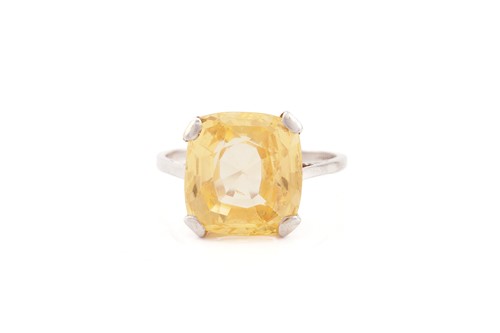 Lot 236 - A yellow sapphire solitaire ring, presenting a...