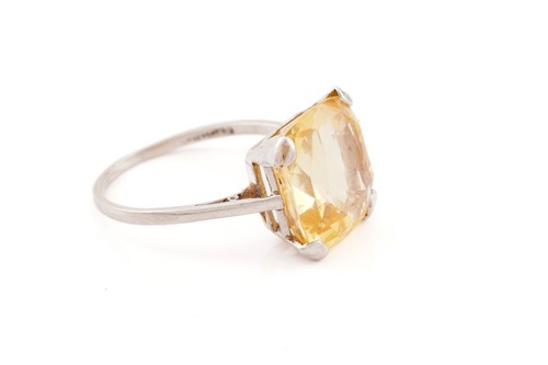Lot 236 - A yellow sapphire solitaire ring, presenting a...