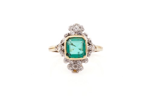 Lot 4 - An emerald and diamond panel ring, featuring a...