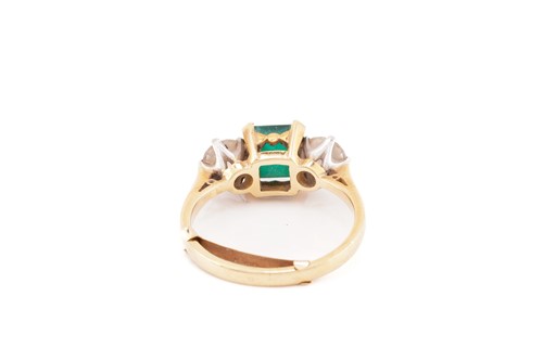Lot 272 - An emerald and diamond ring with earrings...