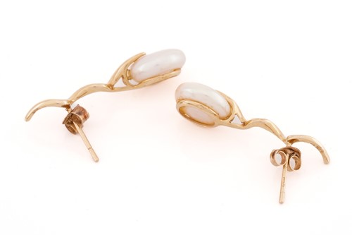 Lot 193 - Two pairs of cultured pearl earrings and a...