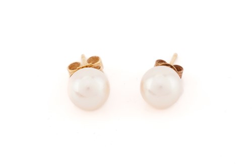Lot 193 - Two pairs of cultured pearl earrings and a...