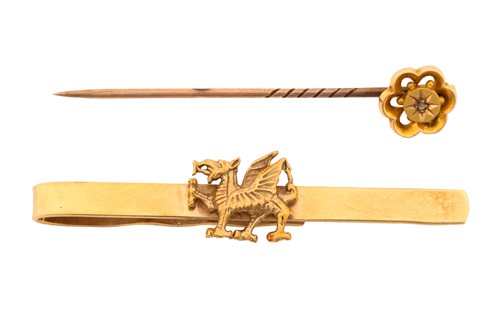 Lot 52 - A Welsh red dragon tie pin in 9ct yellow gold,...