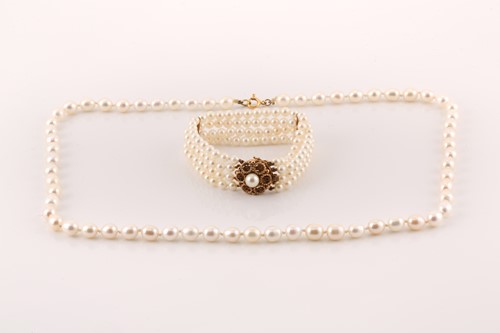 Lot 34 - A four-row cultured pearl bracelet and a...