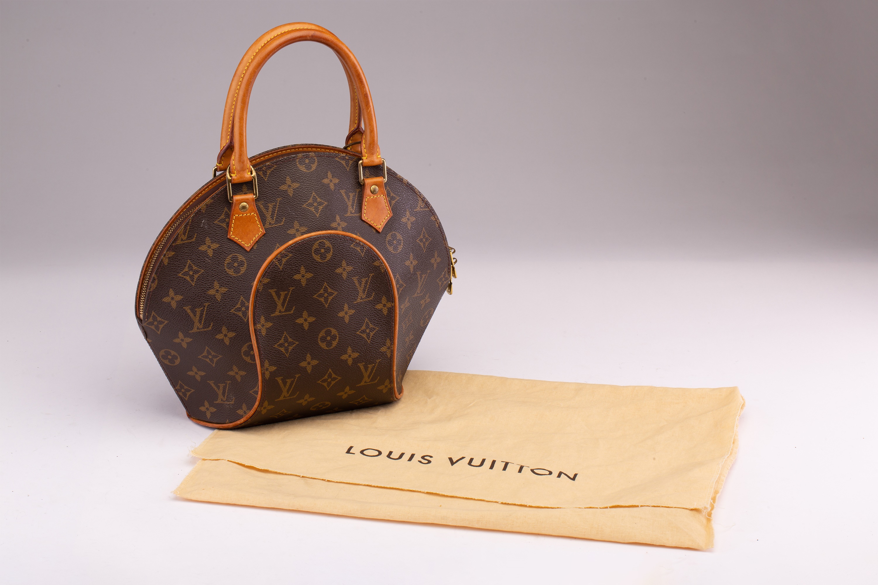 Sold at Auction: Louis Vuitton, LOUIS VUITTON ELLIPSE SHOULDER BAG
