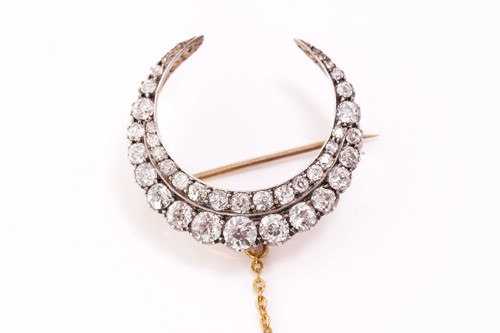 Lot 42 - A Victorian diamond crescent brooch, fully...