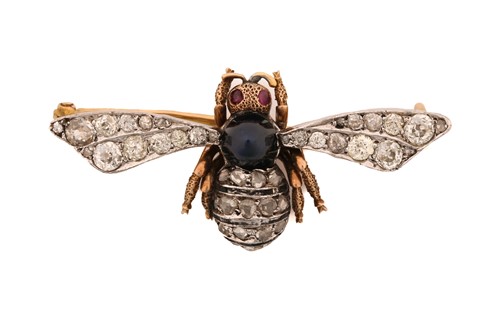 Lot 8 - A gem-set bee brooch, with ruby set eyes and a...