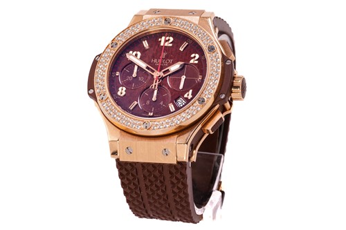 Lot 428 - A 41mm Hublot Big Bang Chronograph featuring a...