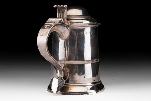 Lot 373 - A George II silver tankard by Richard Bayley,...