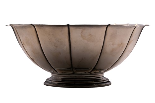 Lot 394 - An American bowl; shaped circular, the...