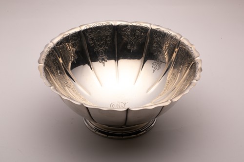 Lot 394 - An American bowl; shaped circular, the...