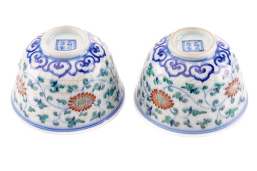 Lot 153 - A pair of Chinese Wucai tea bowls, painted...