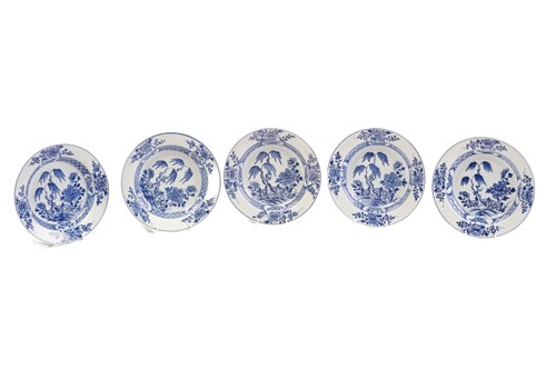 Lot 185 - A set of six Chinese export blue & white soup...