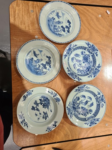 Lot 185 - A set of six Chinese export blue & white soup...