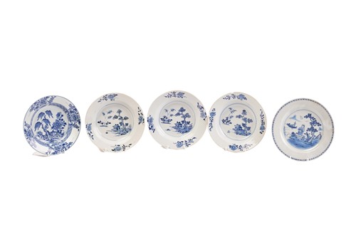 Lot 185 - A set of six Chinese export blue & white soup...