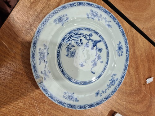 Lot 185 - A set of six Chinese export blue & white soup...