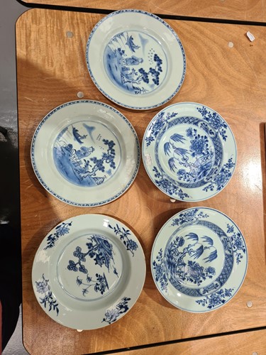 Lot 185 - A set of six Chinese export blue & white soup...