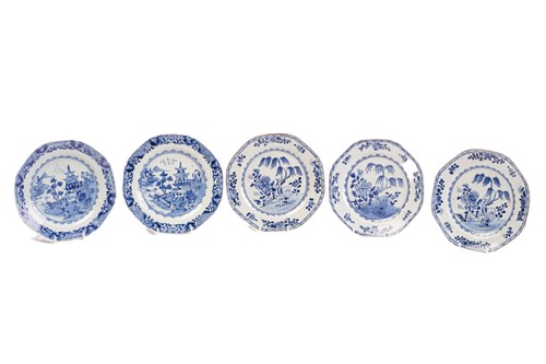 Lot 167 - A collection of Chinese blue & white export...
