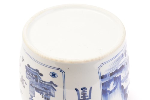 Lot 149 - A Chinese porcelain blue & white container,...