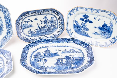 Lot 148 - A collection of Chinese export blue & white...