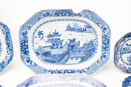 Lot 148 - A collection of Chinese export blue & white...