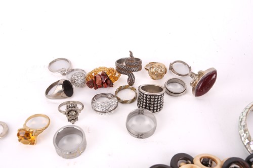 Lot 160 - Collection of assorted jewellery including...