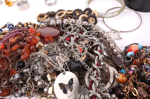 Lot 160 - Collection of assorted jewellery including...