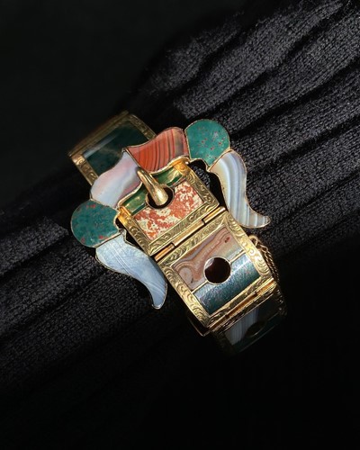 Lot 259 - A Victorian Scottish agate bracelet of belt...