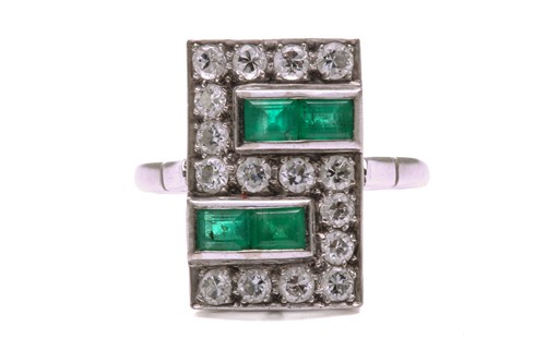 Lot 42 - An Art Deco emerald and diamond panel ring,...