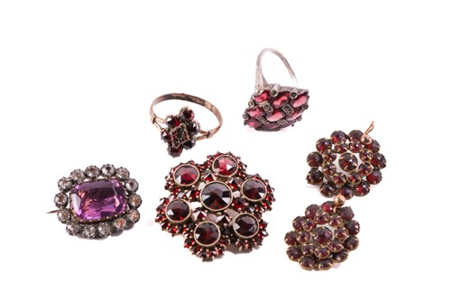 Lot 263 - A garnet cluster brooch and ring, and other...