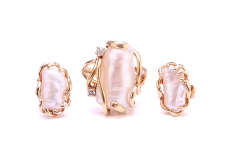 Lot 76 - A pair of baroque pearl earrings and a...