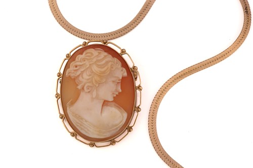 Lot 105 - A shell cameo brooch pendant in 9ct gold and a...