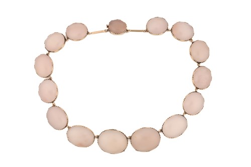 Lot 101 - An Edwardian rose quartz rivière necklace,...