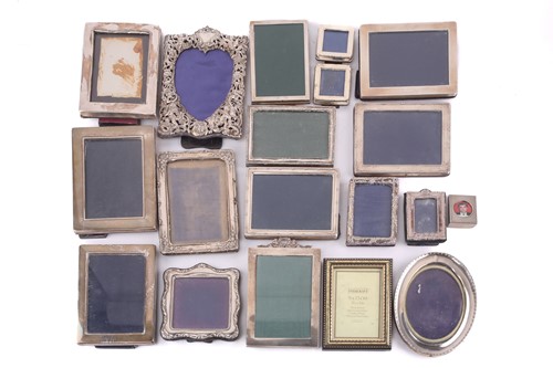 Lot 460 - A collection of seventeen silver fronted easel...