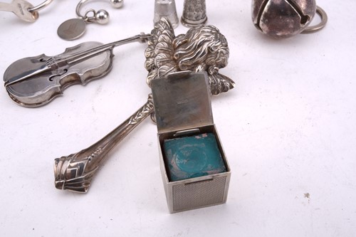 Lot 493 - A collection of silver and white metal...