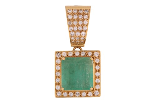 Lot 56 - An emerald and diamond cluster pendant,...