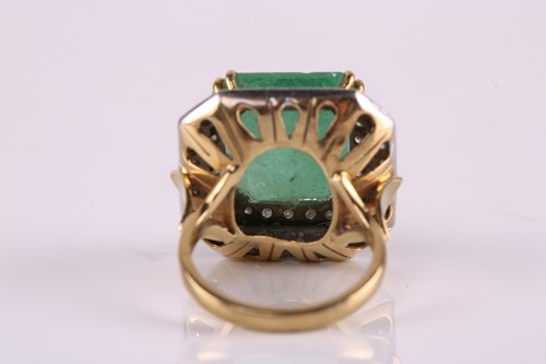 Lot 159 - An emerald and diamond cluster ring, featuring...