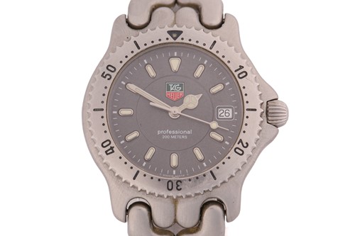 Lot 469 - A TAG Heuer Professional 200m, featuring a...