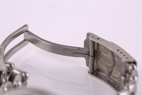Lot 469 - A TAG Heuer Professional 200m, featuring a...