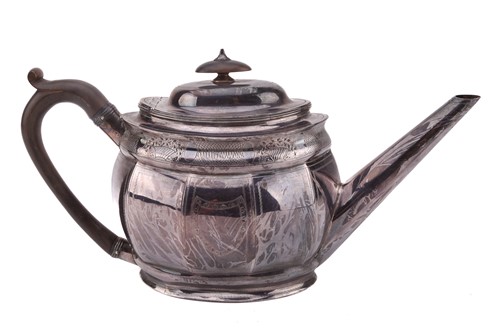 Lot 473 - A George III silver teapot, London 1800 by...